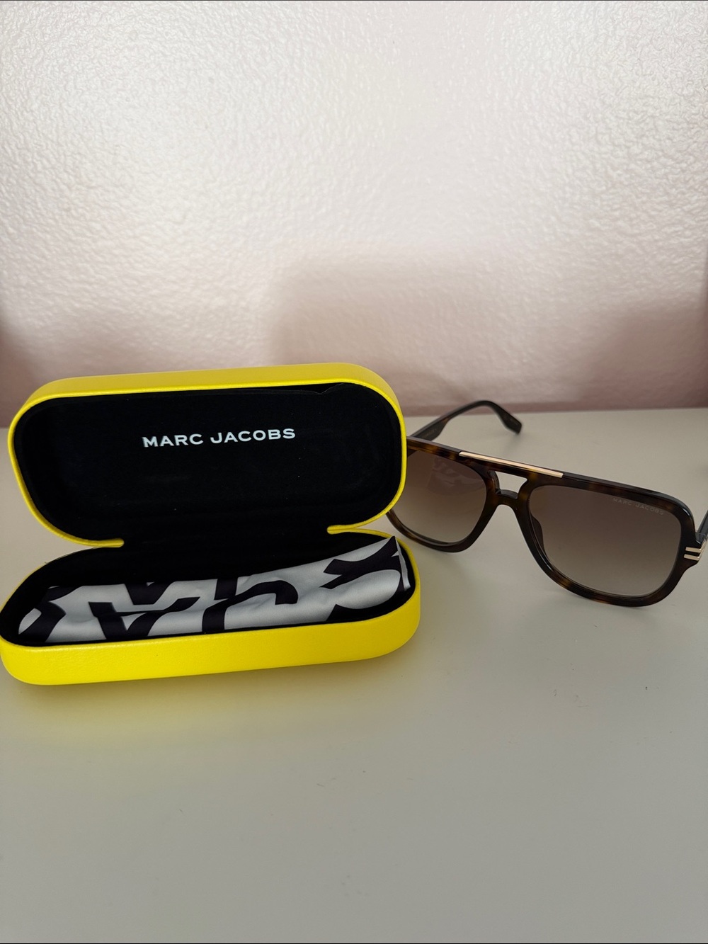 Women’s Marc Jacob’s aviator’s - Picture 6 of 6